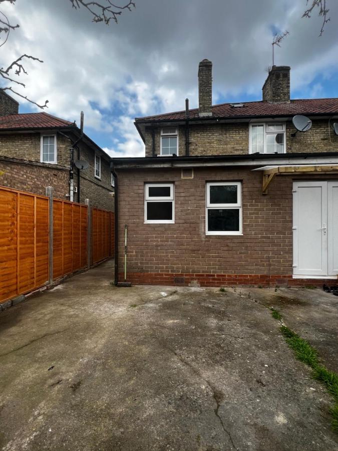 Good Priced Double Rooms In Sherperds Bush ロンドン エクステリア 写真